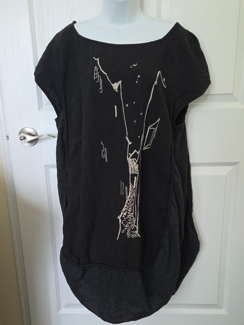 Peacock Ways Black Graphic Cap-Sleeve Women’s Tunic L